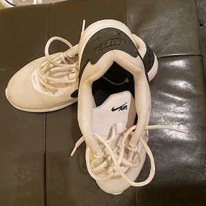 NIKE AIR MAX OKETO SNEAKER SIZE 9